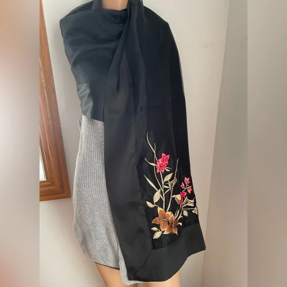 Embroidered black scarf shawl event wrap - Picture 8 of 8